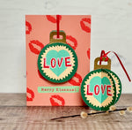 'Merry Kissmas' Christmas POP-UP Bauble card